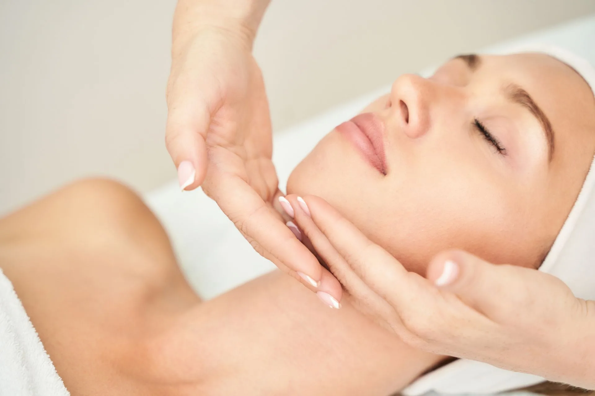 Soin corps minceur et anti-âge à l'institut KréAura Spa Essonne